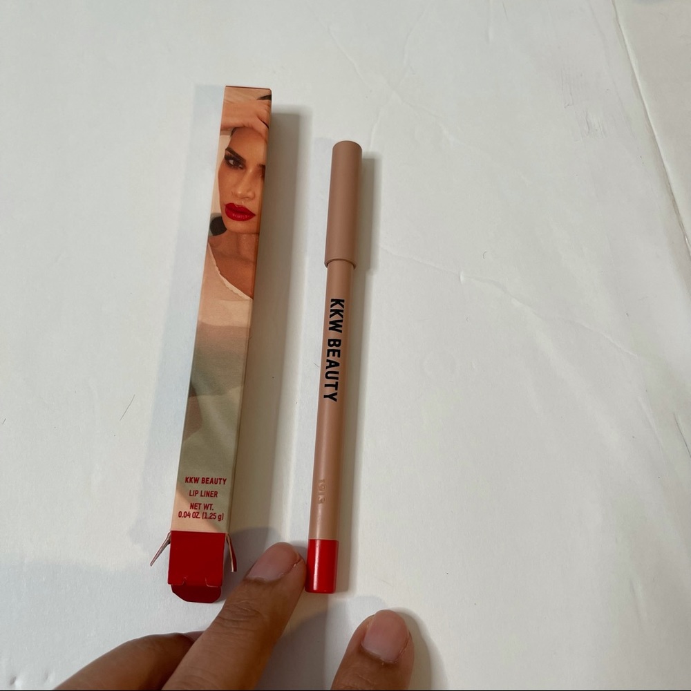 KKW red 2 lip liner NWT